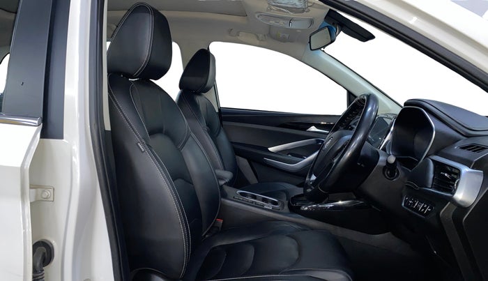 2020 MG HECTOR SHARP 1.5 DCT PETROL, Petrol, Automatic, 48,182 km, Right Side Front Door Cabin