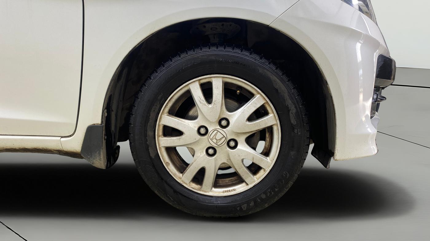 2015 Honda Brio VX AT, Petrol, Automatic, 56,639 km, Right Front Wheel