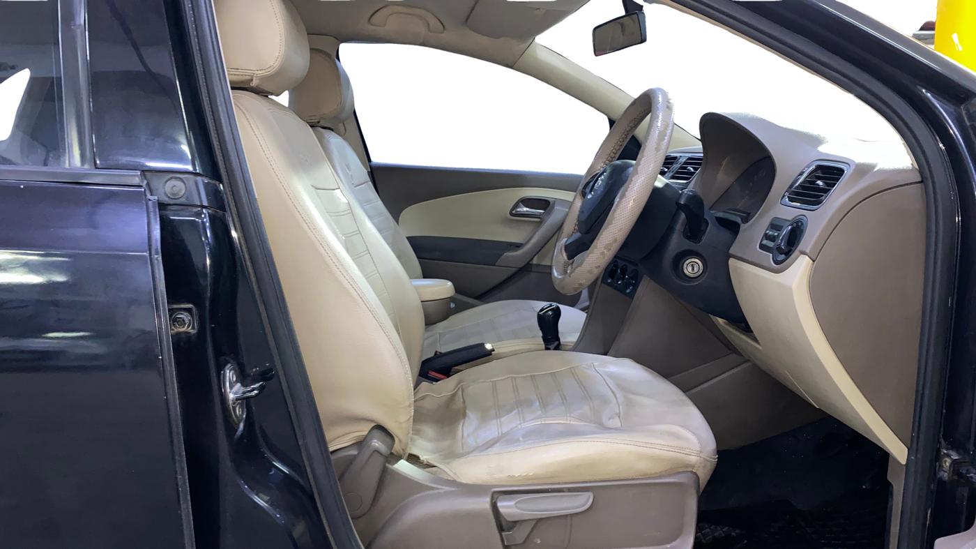 2015 Skoda Rapid 1.5 TDI CR AMBITION PLUS, Diesel, Manual, 1,06,343 km, Right Side Front Door Cabin