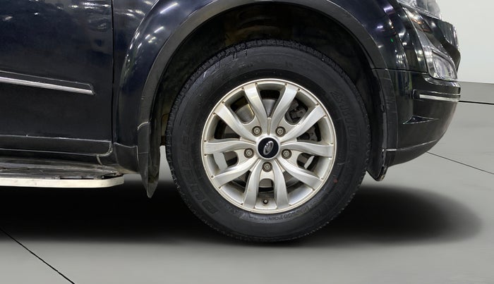 2017 Mahindra XUV500 W9 AT, Diesel, Automatic, 86,529 km, Right Front Wheel