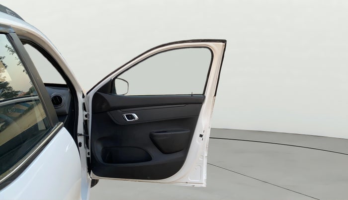 2018 Renault Kwid RXT 1.0 (O), CNG, Manual, 1,36,146 km, RHS Front Door