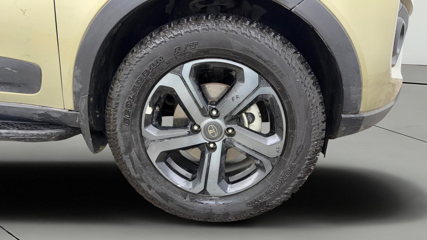 2023 Tata NEXON XZA PLUS LUX SUNROOF KAZIRANGA PETROL, Petrol, Automatic, 60,732 km, Right Front Wheel
