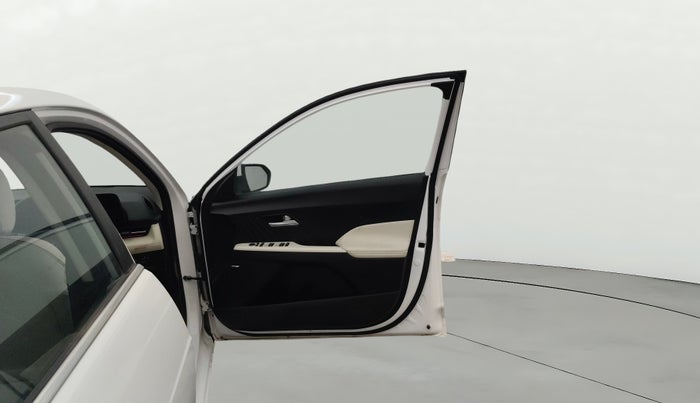 2025 Hyundai Verna SX(O) 1.5 MPI IVT , Petrol, Automatic, 1,398 km, RHS Front Door