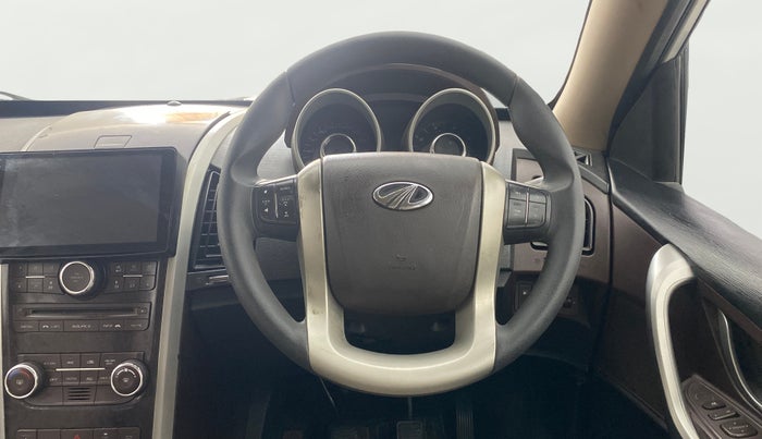 2014 Mahindra XUV500 W6, Diesel, Manual, 1,08,943 km, Steering Wheel Close Up