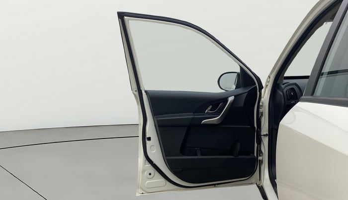 2020 Mahindra XUV500 W7, Diesel, Manual, 79,823 km, LHS Front Door