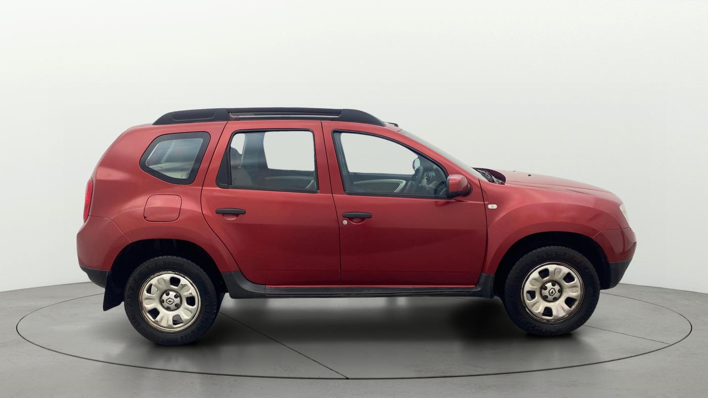 2014 Renault Duster 85 PS RXL DIESEL, Diesel, Manual, 1,39,032 km, Right Side View