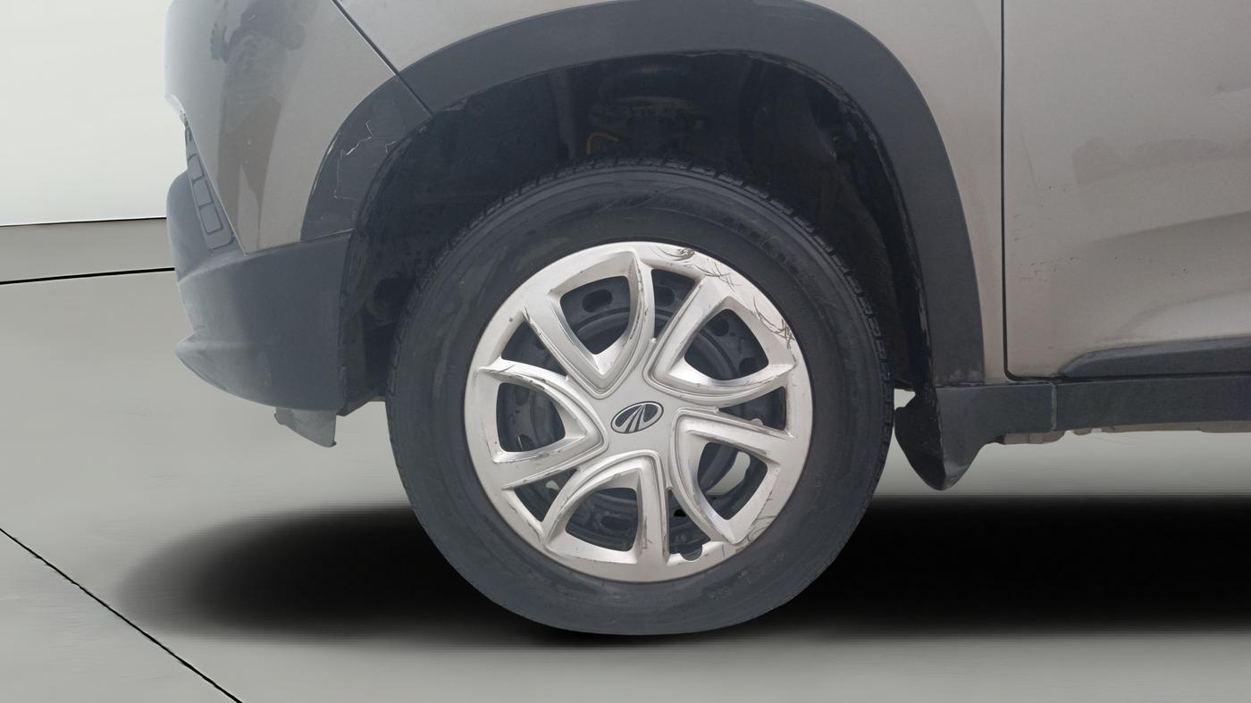 2016 Mahindra Kuv100 K6 5 STR, Petrol, Manual, 33,624 km, Left Front Wheel