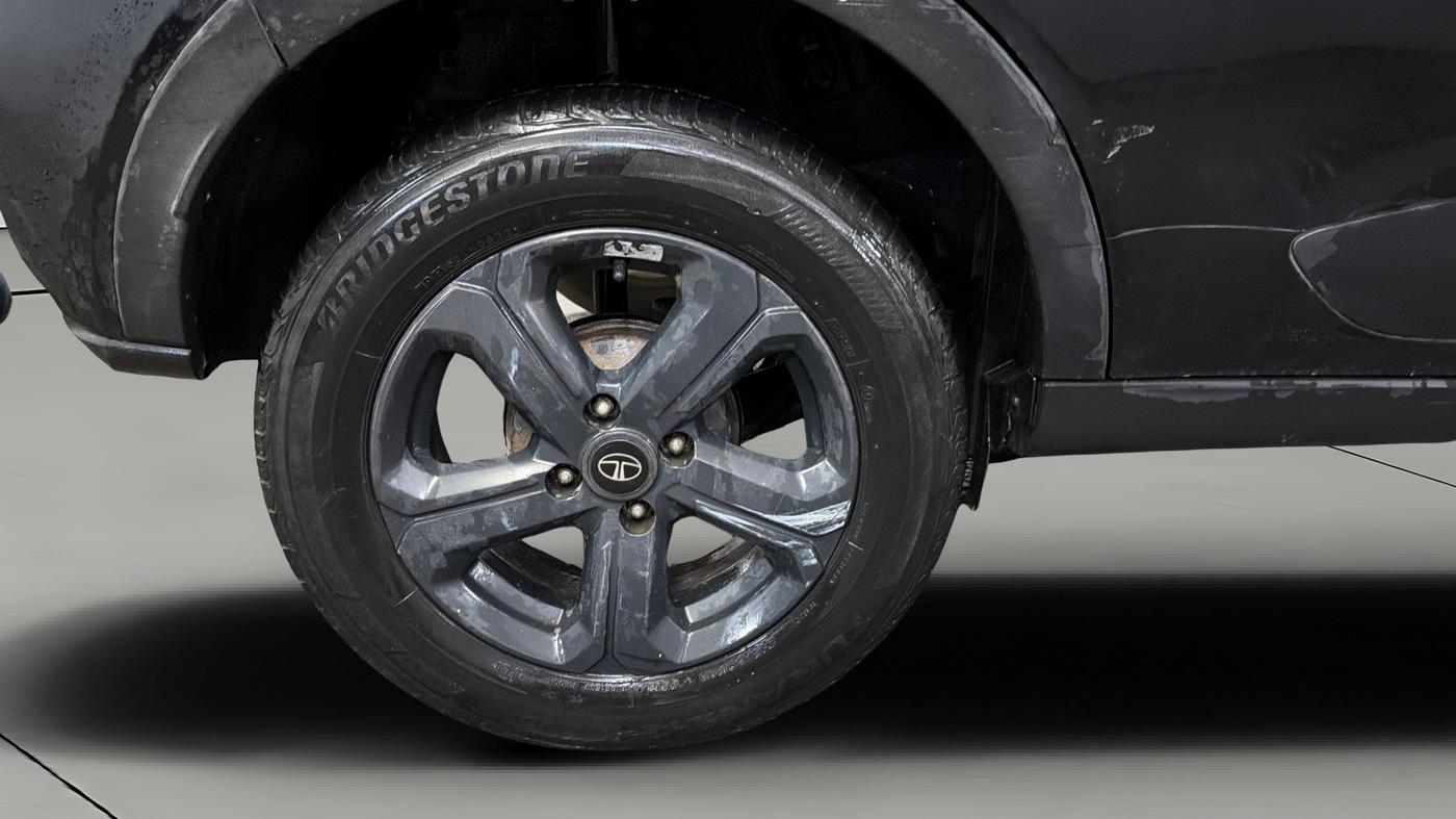 2022 Tata NEXON XZA PLUS (O) DIESEL DARK EDITION, Diesel, Automatic, 98,286 km, Right Rear Wheel
