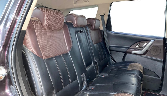 2013 Mahindra XUV500 W8, Diesel, Manual, 76,418 km, Right Side Rear Door Cabin