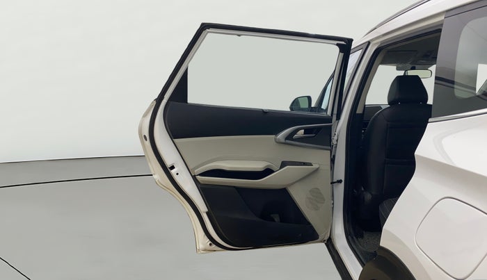 2023 KIA CARENS PRESTIGE PLUS 1.5 IMT DIESEL 7 STR, Diesel, Manual, 15,169 km, LHS Rear Door