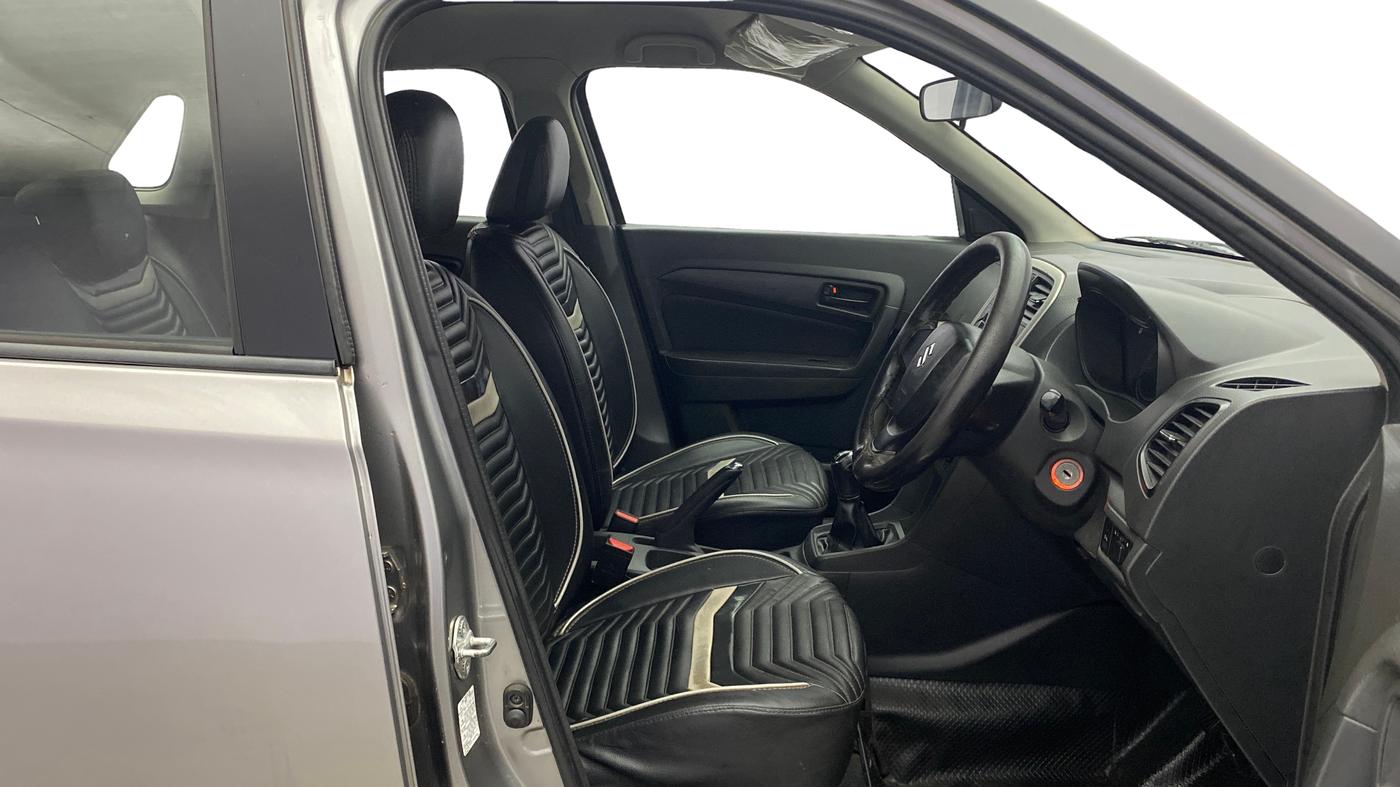2016 Maruti Vitara Brezza VDI, Diesel, Manual, 1,01,560 km, Right Side Front Door Cabin