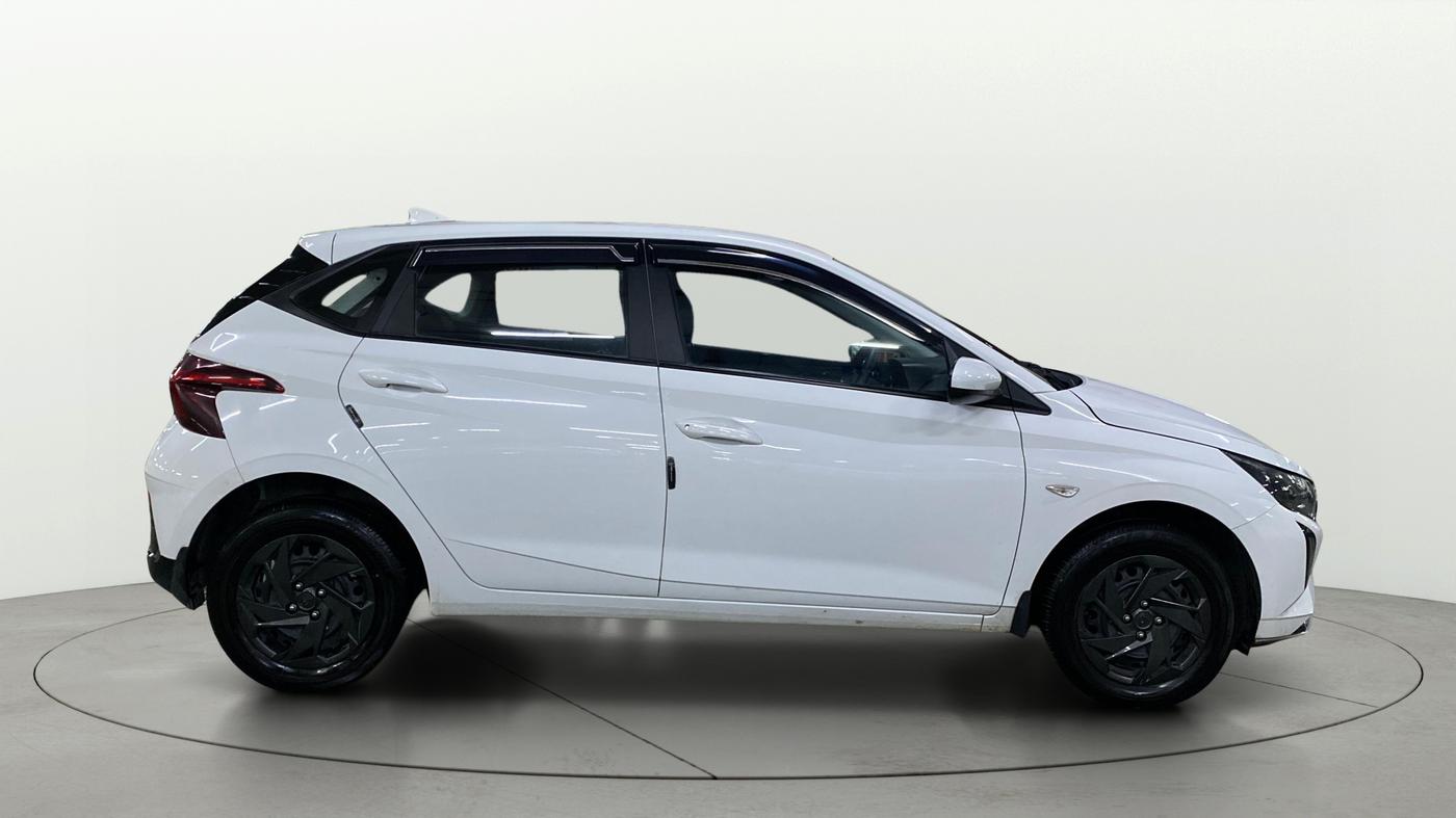 2025 Hyundai NEW I20 MAGNA 1.2 MT, Petrol, Manual, 7,033 km, Right Side View