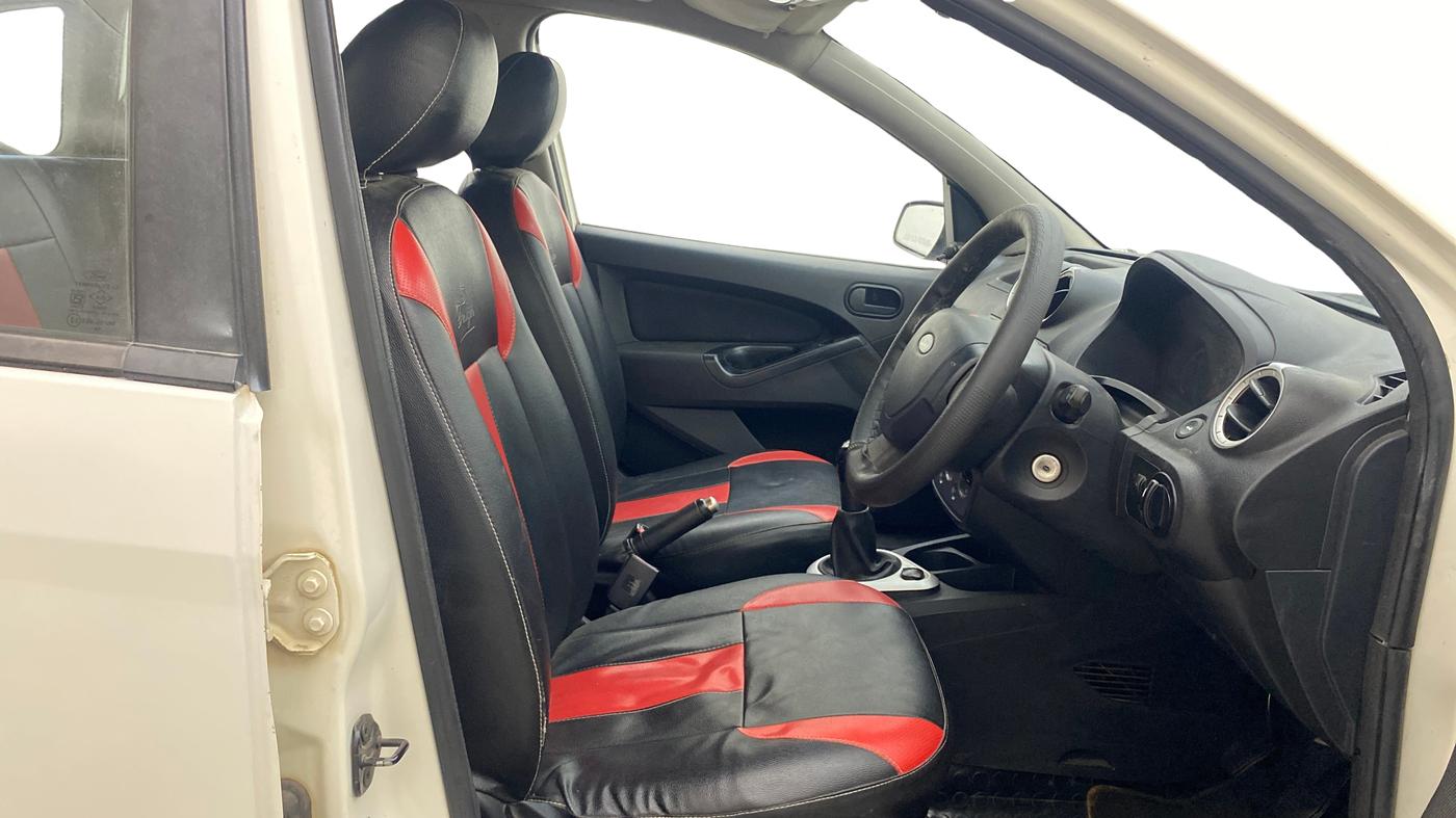 2015 Ford Figo EXI 1.4 DIESEL, Diesel, Manual, 1,11,988 km, Right Side Front Door Cabin