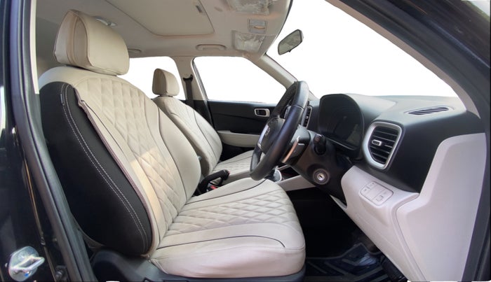 2024 Hyundai VENUE SX (O) 1.0 TURBO DCT DUAL TONE, Petrol, Automatic, 16,890 km, Right Side Front Door Cabin