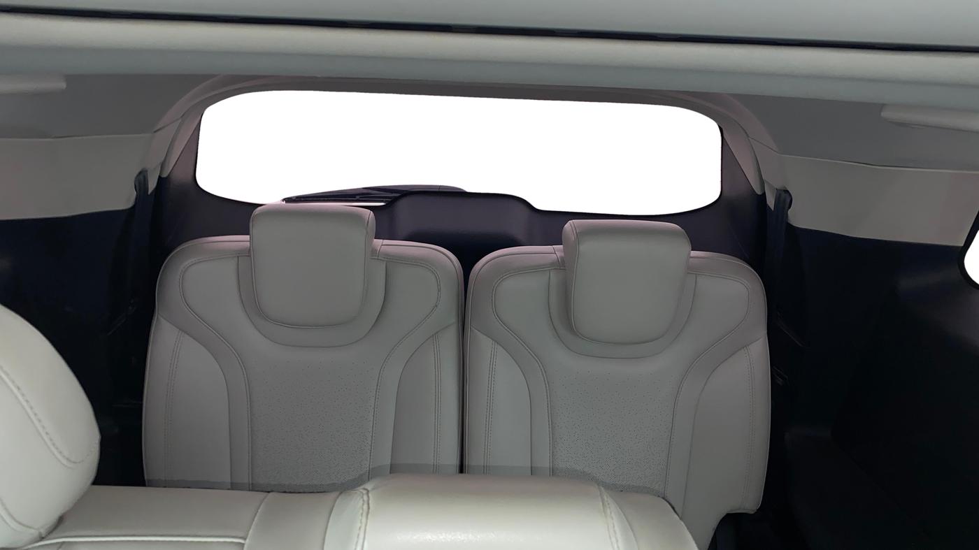 2021 Mahindra XUV700 AX 7 P MT 7 STR, Petrol, Manual, 1,32,878 km, Third Seat Row ( optional )