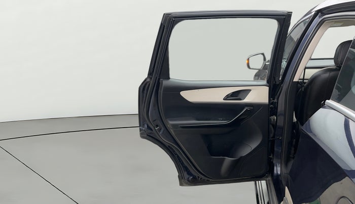 2022 Mahindra XUV700 AX 5 P MT 5 STR, Petrol, Manual, 46,331 km, LHS Rear Door