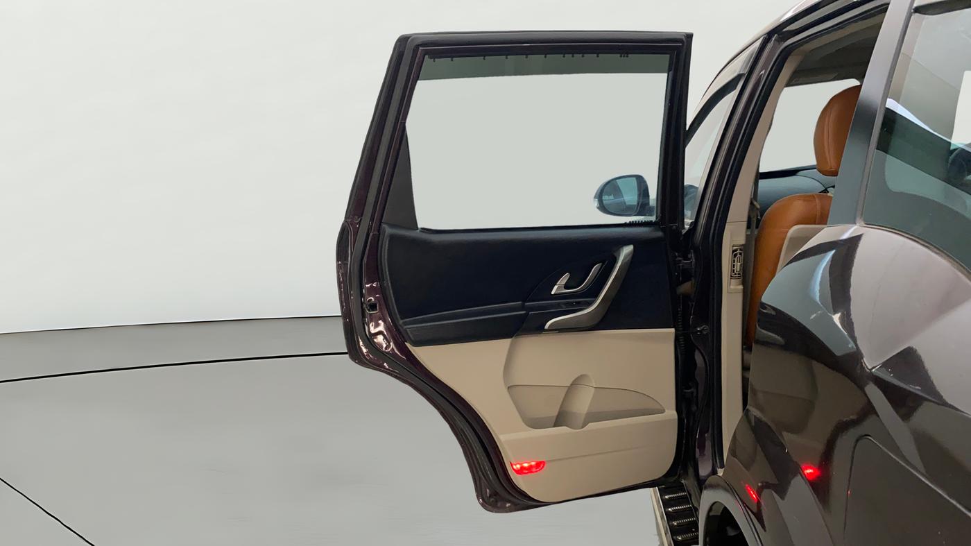 2018 Mahindra XUV500 W10 AT, Diesel, Automatic, 99,702 km, LHS Rear Door