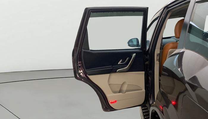 2018 Mahindra XUV500 W10 AT, Diesel, Automatic, 99,702 km, LHS Rear Door