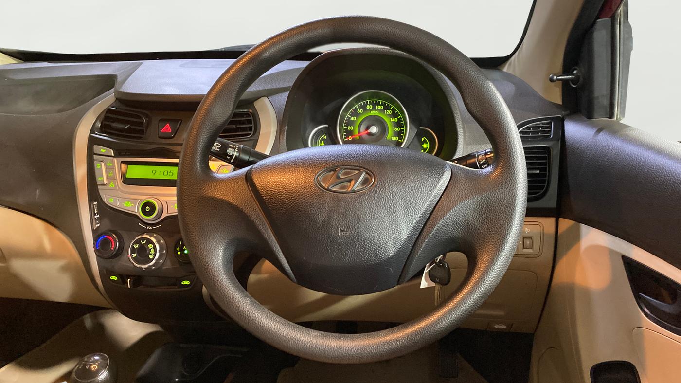 2018 Hyundai Eon MAGNA +, Petrol, Manual, 36,862 km, Steering Wheel Close Up