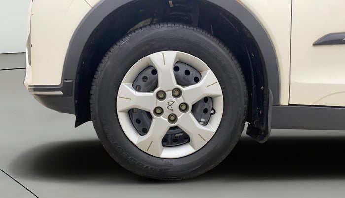 2023 Mahindra XUV300 W6 1.2 PETROL AMT, Petrol, Automatic, 15,464 km, Left Front Wheel