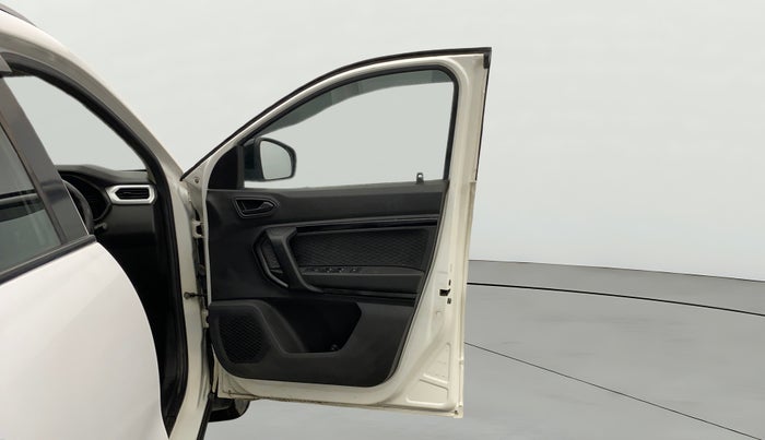 2022 Renault Kiger RXL MT, Petrol, Manual, 31,824 km, RHS Front Door