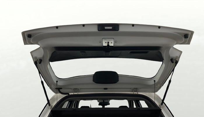 2020 Hyundai VENUE SX PLUS 1.0 TURBO DCT, Petrol, Automatic, 65,191 km, Boot Door Open