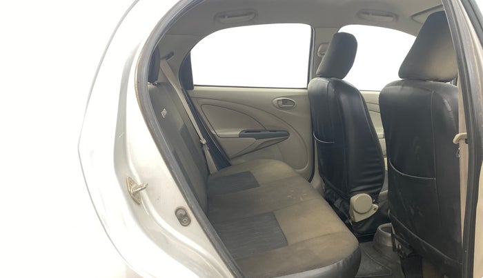 2015 Toyota Etios Liva G, Petrol, Manual, 1,14,496 km, Right Side Rear Door Cabin