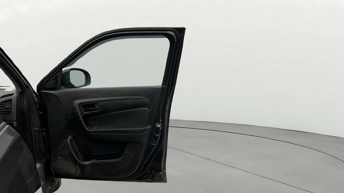 2022 Maruti Vitara Brezza LXI, Petrol, Manual, 20,418 km, RHS Front Door