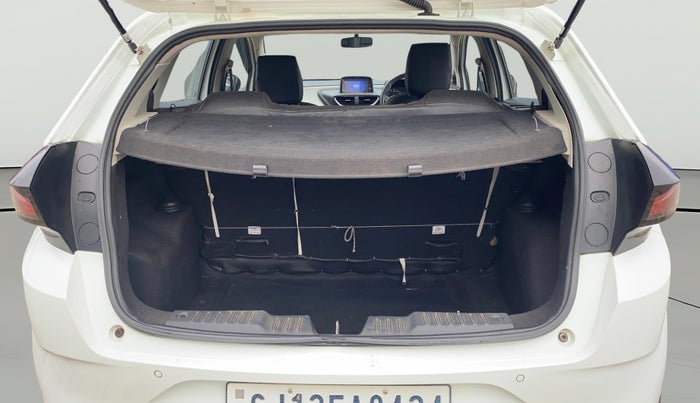2021 Tata ALTROZ XM PLUS PETROL, Petrol, Manual, 28,422 km, Boot Open Zoomed View