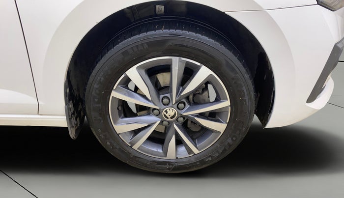 2024 Skoda SLAVIA STYLE 1.0L TSI AT, Petrol, Automatic, 26,163 km, Right Front Wheel