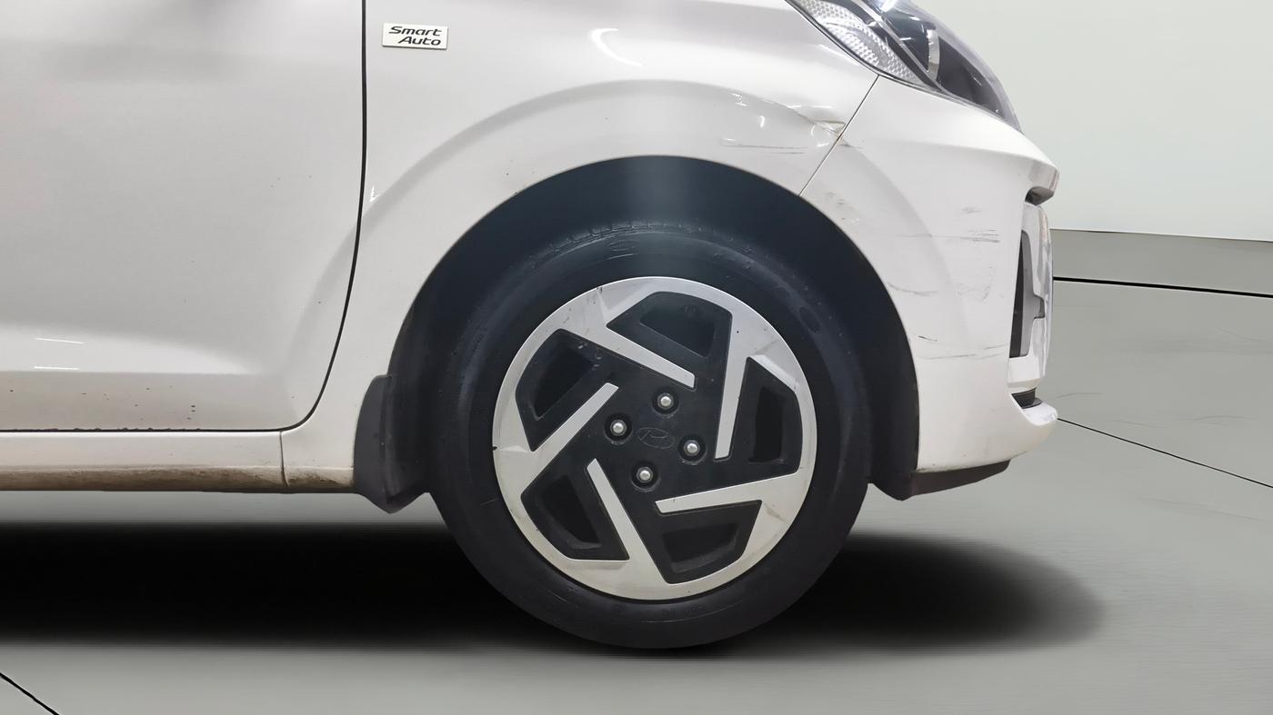 2025 Hyundai GRAND I10 NIOS SPORTZ AMT 1.2 KAPPA VTVT, Petrol, Automatic, 5,223 km, Right Front Wheel