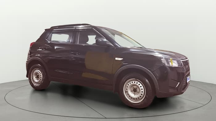 2022 Mahindra XUV300 W4 1.2 PETROL, Petrol, Manual, 78,896 km, Right Front Diagonal
