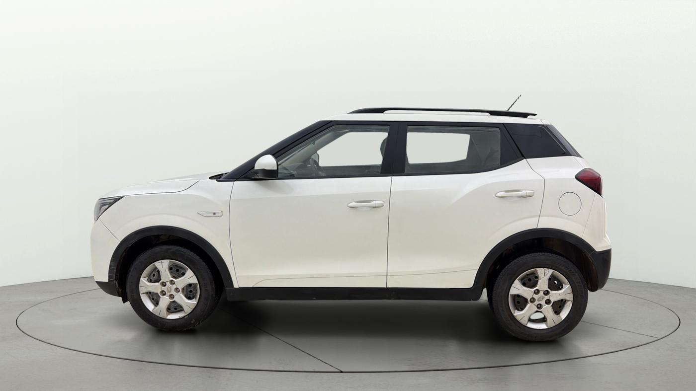 2022 Mahindra XUV300 W6 1.2 PETROL AMT, Petrol, Automatic, 27,895 km, Left Side