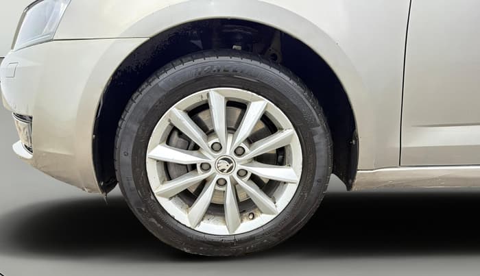 2016 Skoda Octavia STYLE PLUS AT 1.8 TSI, Petrol, Automatic, 99,869 km, Left Front Wheel