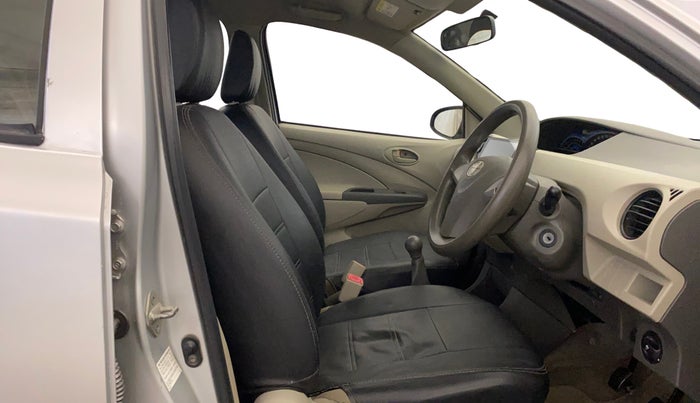 2015 Toyota Etios Liva G, Petrol, Manual, 76,851 km, Right Side Front Door Cabin