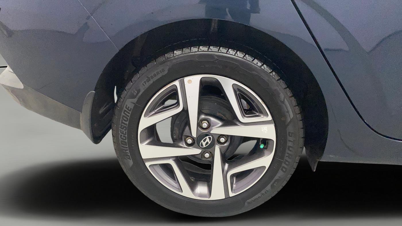 2022 Hyundai AURA SX 1.2 CNG, CNG, Manual, 1,21,535 km, Right Rear Wheel