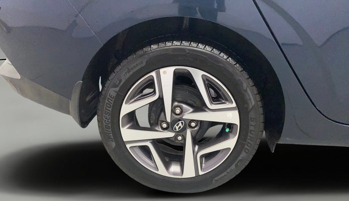 2022 Hyundai AURA SX 1.2 CNG, CNG, Manual, 1,21,511 km, Right Rear Wheel