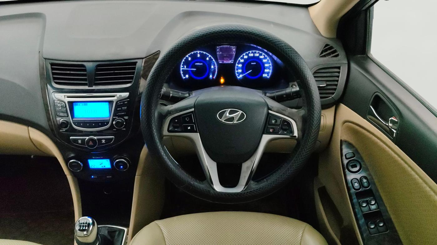 2013 Hyundai Verna FLUIDIC 1.6 CRDI SX, Diesel, Manual, 95,225 km, Steering Wheel Close Up