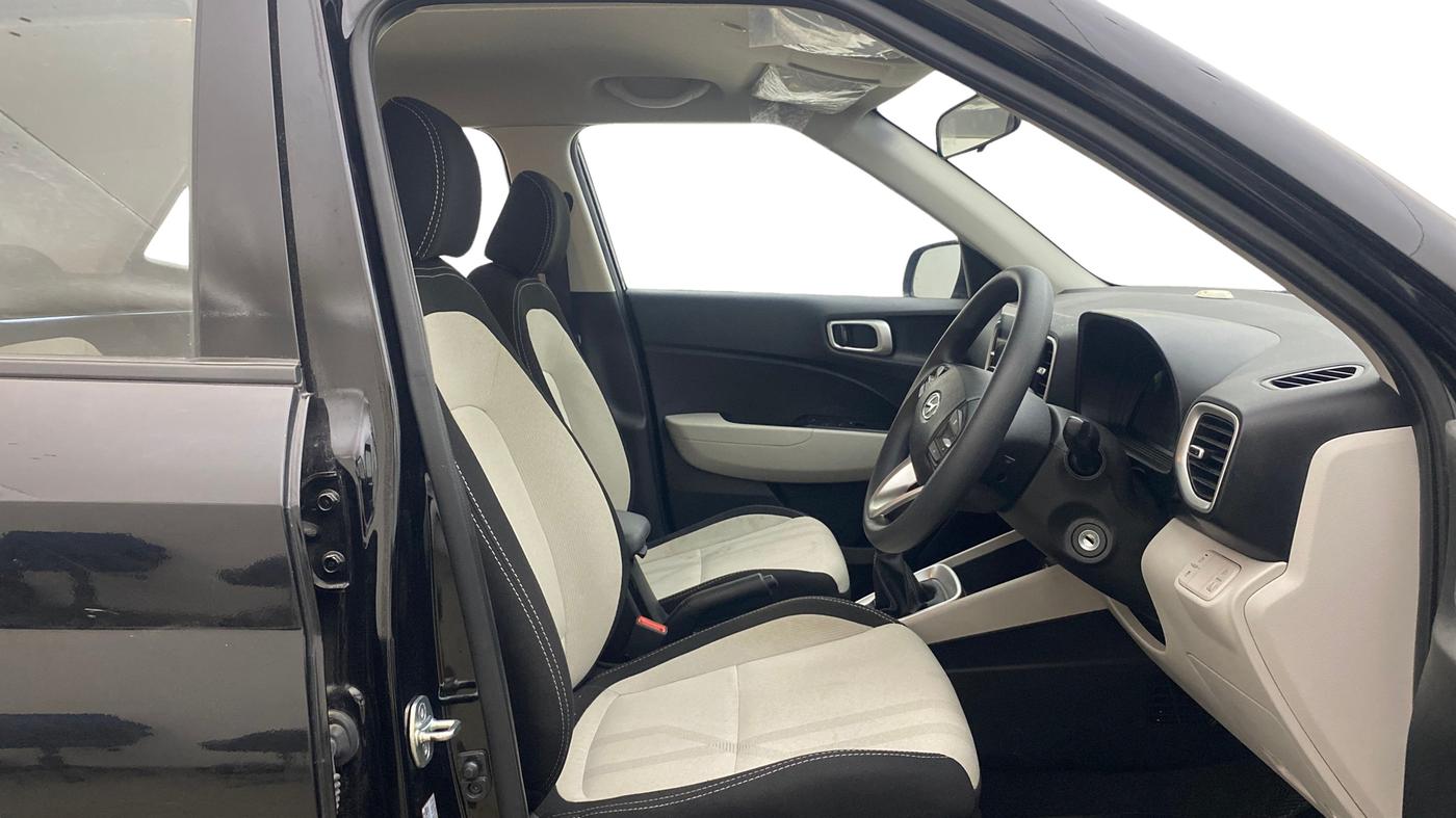 2023 Hyundai VENUE S(O) 1.2, Petrol, Manual, 18,060 km, Right Side Front Door Cabin