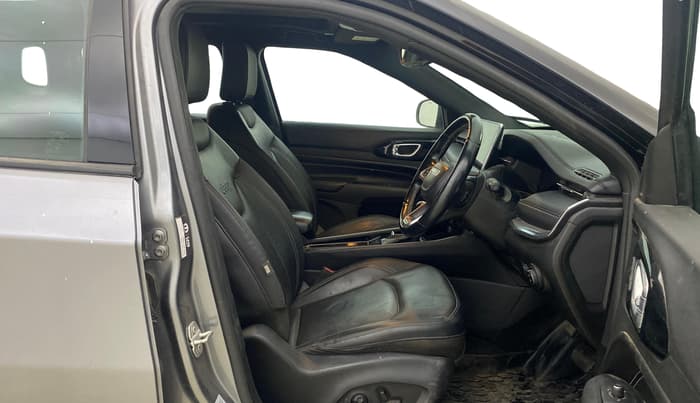 2021 Jeep Compass MODEL S (O) DIESEL 4X4 AT, Diesel, Automatic, 1,05,152 km, Right Side Front Door Cabin