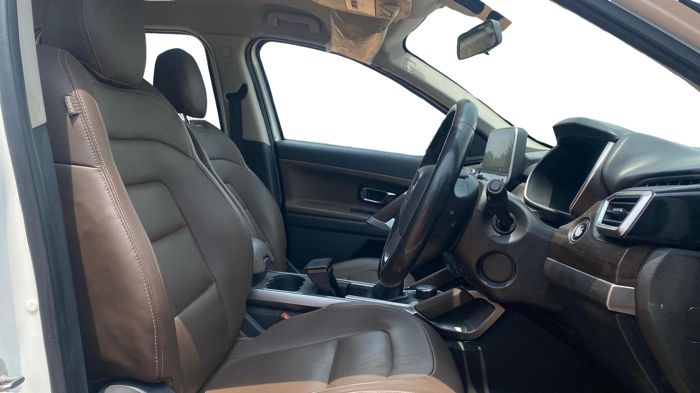 2020 Tata Harrier XZA 2.0L, Diesel, Automatic, 1,34,949 km, Right Side Front Door Cabin