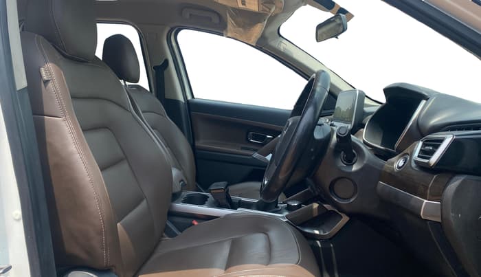 2020 Tata Harrier XZA 2.0L, Diesel, Automatic, 1,34,949 km, Right Side Front Door Cabin