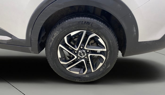 2023 KIA CARENS LUXURY PLUS 1.5 DIESEL AT 7 STR, Diesel, Automatic, 1,27,119 km, Left Rear Wheel