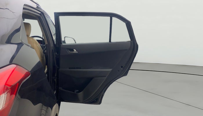 2016 Hyundai Creta SX PLUS 1.6 PETROL, Petrol, Manual, 1,19,767 km, RHS Rear Door