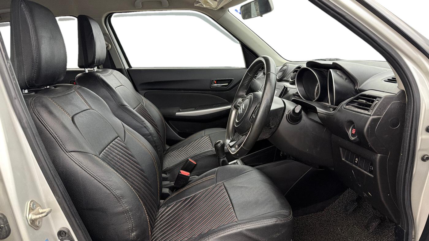 2022 Maruti Swift ZXI, Petrol, Manual, 61,672 km, Right Side Front Door Cabin