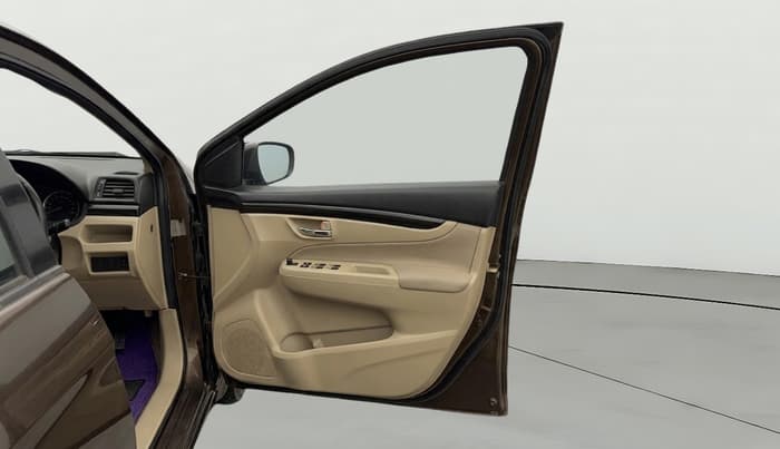 2016 Maruti Ciaz VXI (O), Petrol, Manual, 89,780 km, RHS Front Door