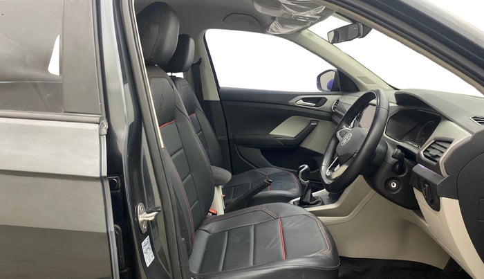 2023 Volkswagen TAIGUN Topline 1.0 TSI MT (Electric Seats), Petrol, Manual, 32,049 km, Right Side Front Door Cabin