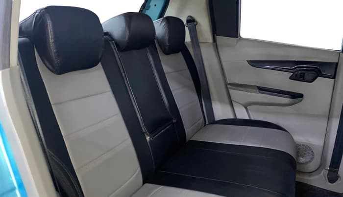 2015 Mahindra Kuv100 K8 6 STR, Petrol, Manual, 33,787 km, Right Side Rear Door Cabin