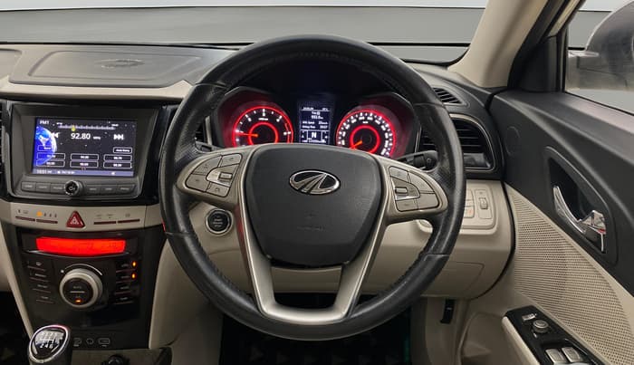 2020 Mahindra XUV300 W8 (O) 1.5 DIESEL, Diesel, Manual, 1,14,378 km, Steering Wheel Close Up