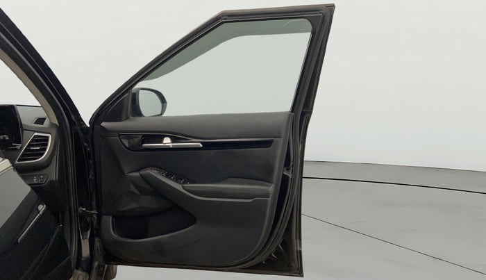 2020 KIA SELTOS HTX ANNIVERSARY EDITION 1.5 PETROL, Petrol, Manual, 27,844 km, RHS Front Door